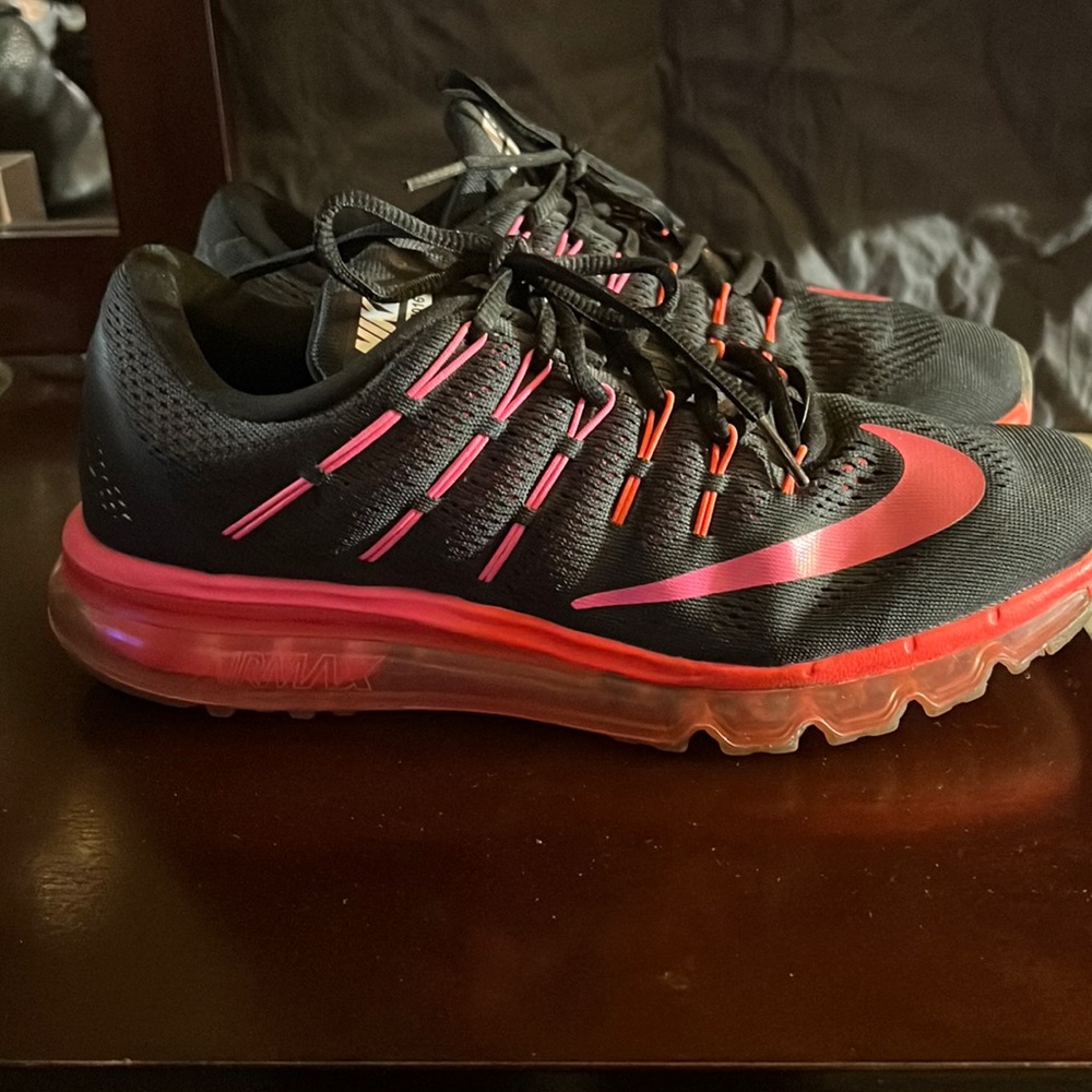 - 2016 Nike Air Max